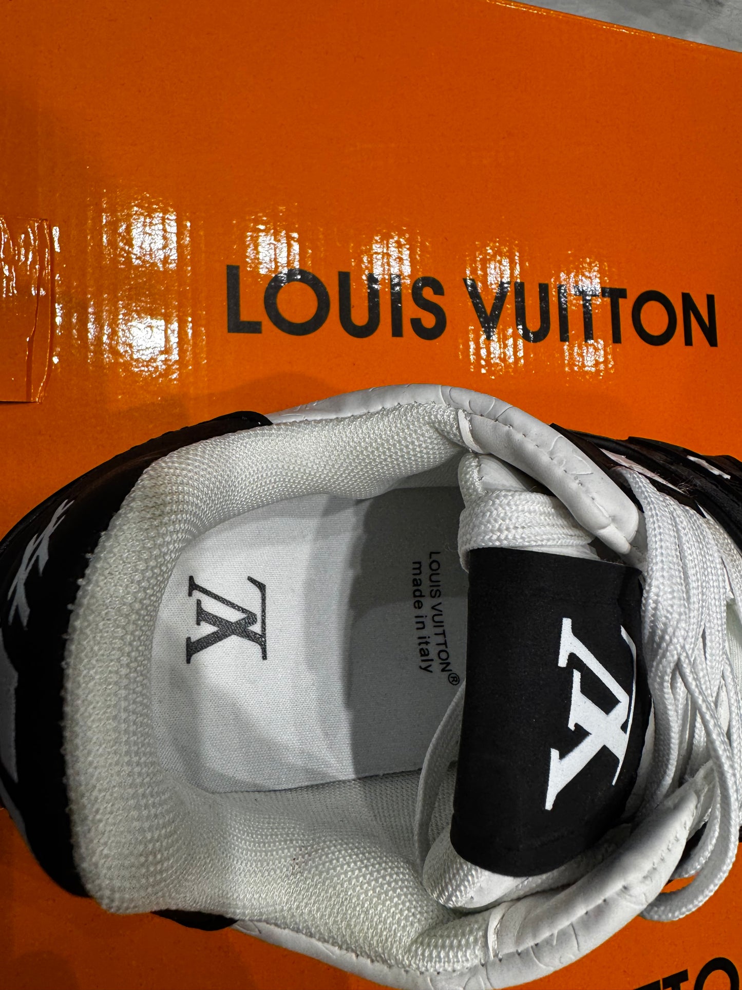 Louis Vuitton Sneakers Black/White