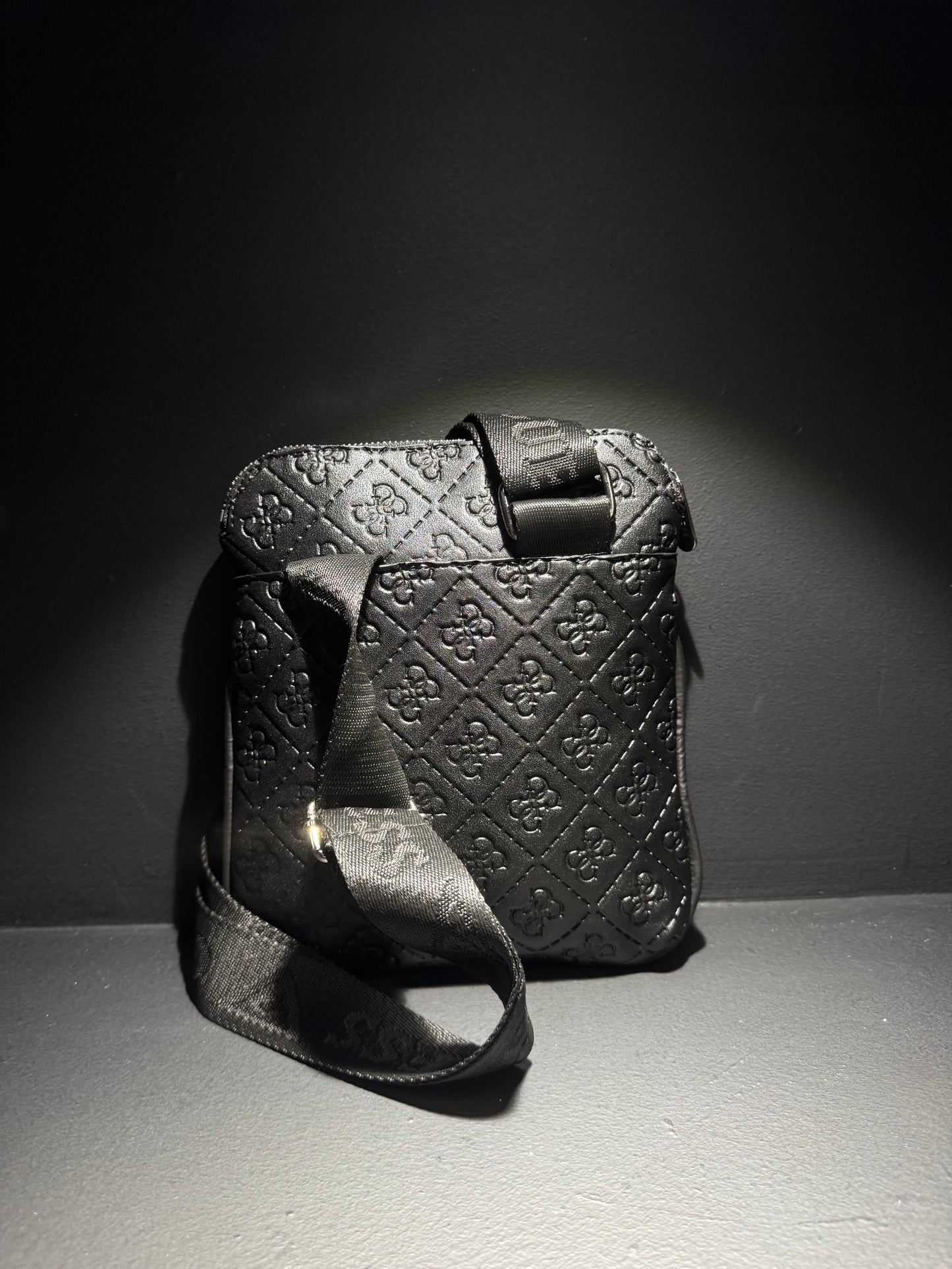 Guess 4G Black Leather Bag / Τσαντάκι Μαύρο