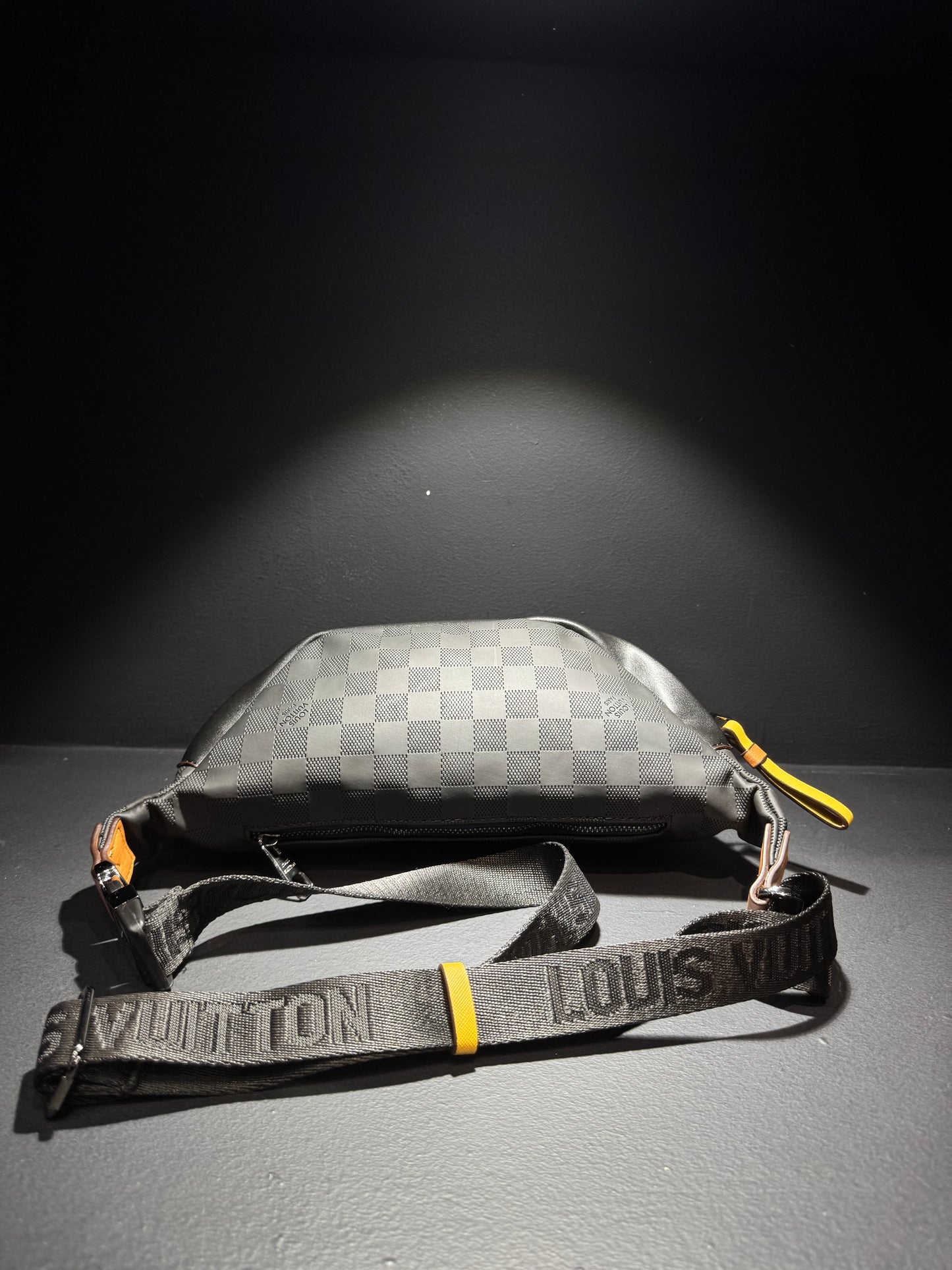 Louis Vuitton Leather Messenger Bag Black / Τσαντάκι Μέσης Μαύρο