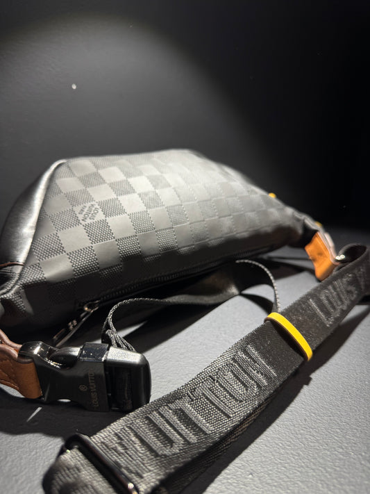 Louis Vuitton Leather Messenger Bag Black / Τσαντάκι Μέσης Μαύρο