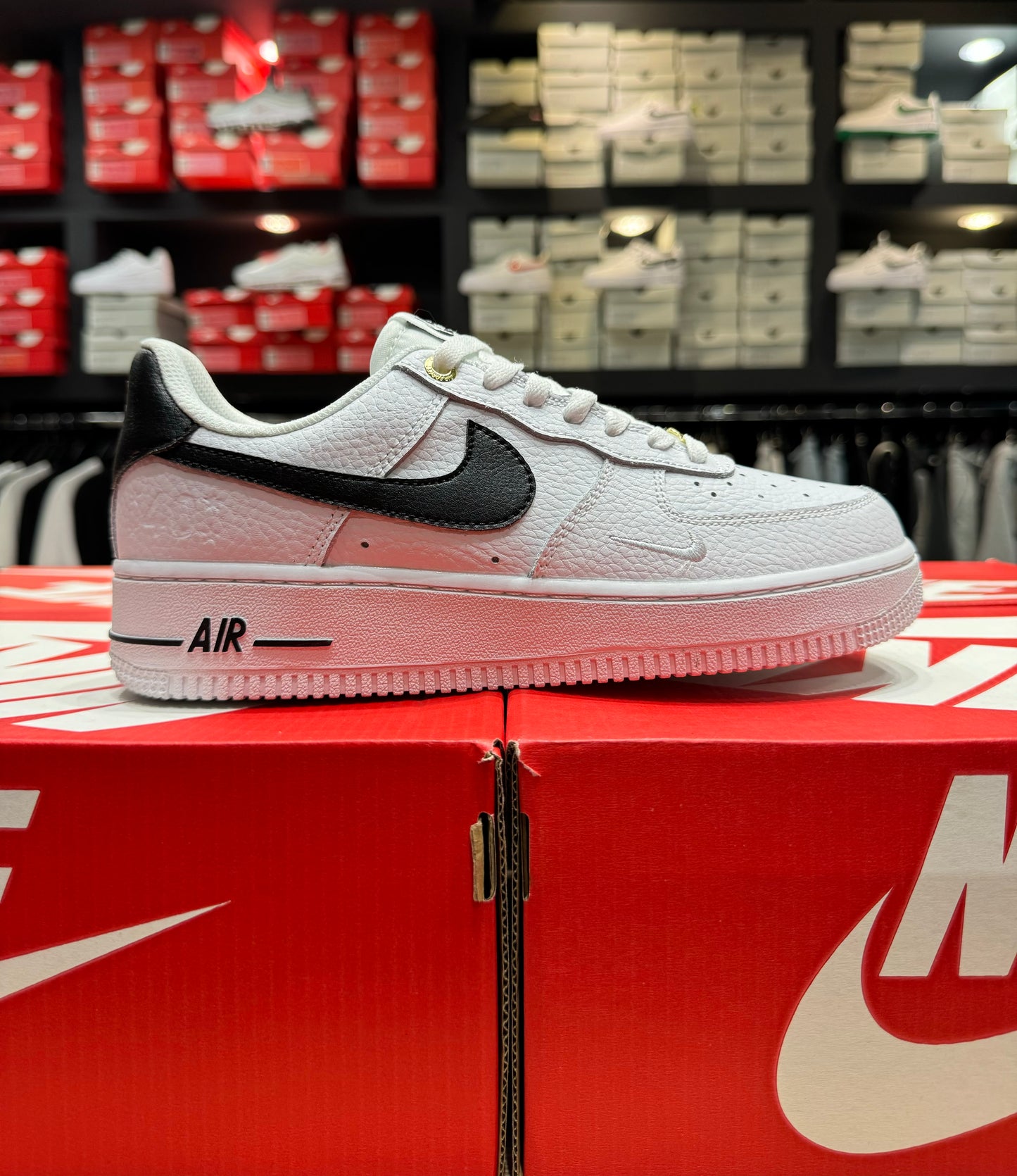 Air Force 1 LV8 White