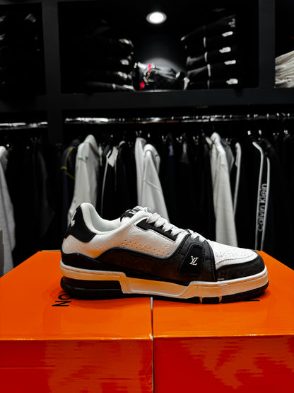 Louis Vuitton Sneakers Black/White
