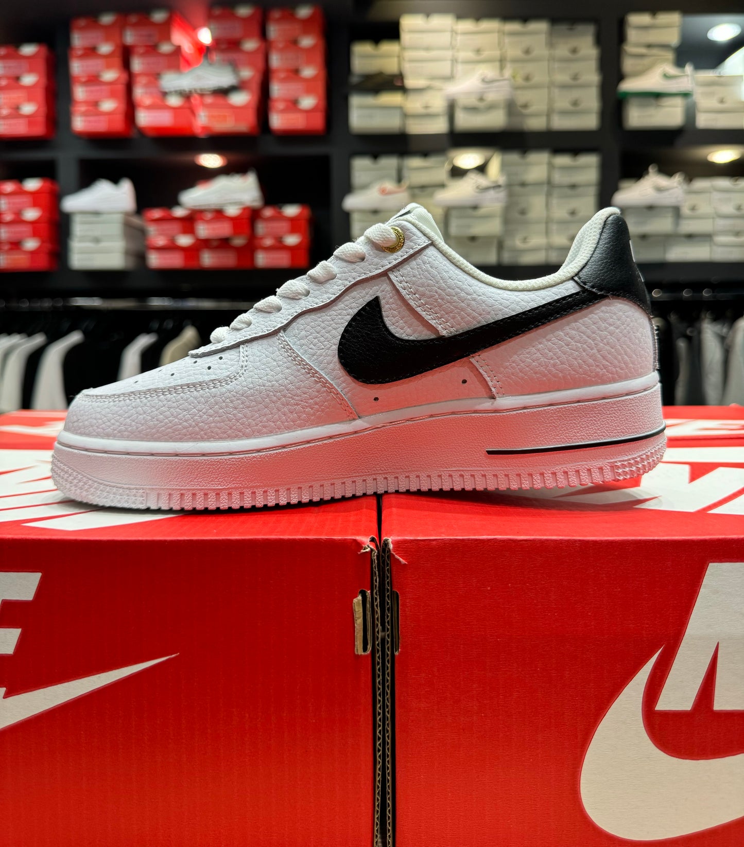 Air Force 1 LV8 White