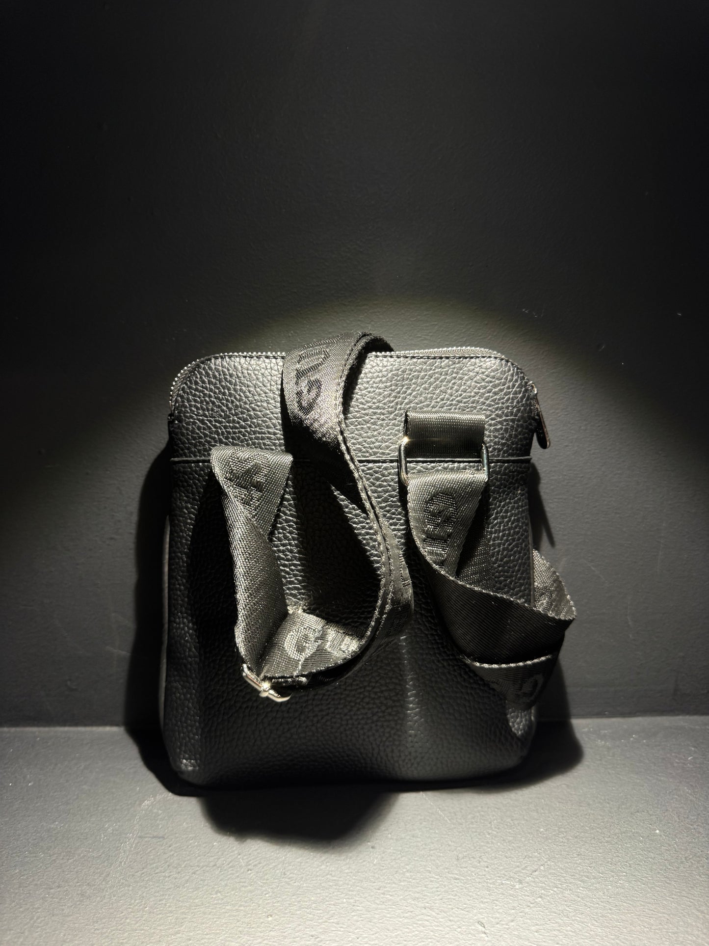 Guess Leather Bag Black / Τσαντάκι Μαύρο