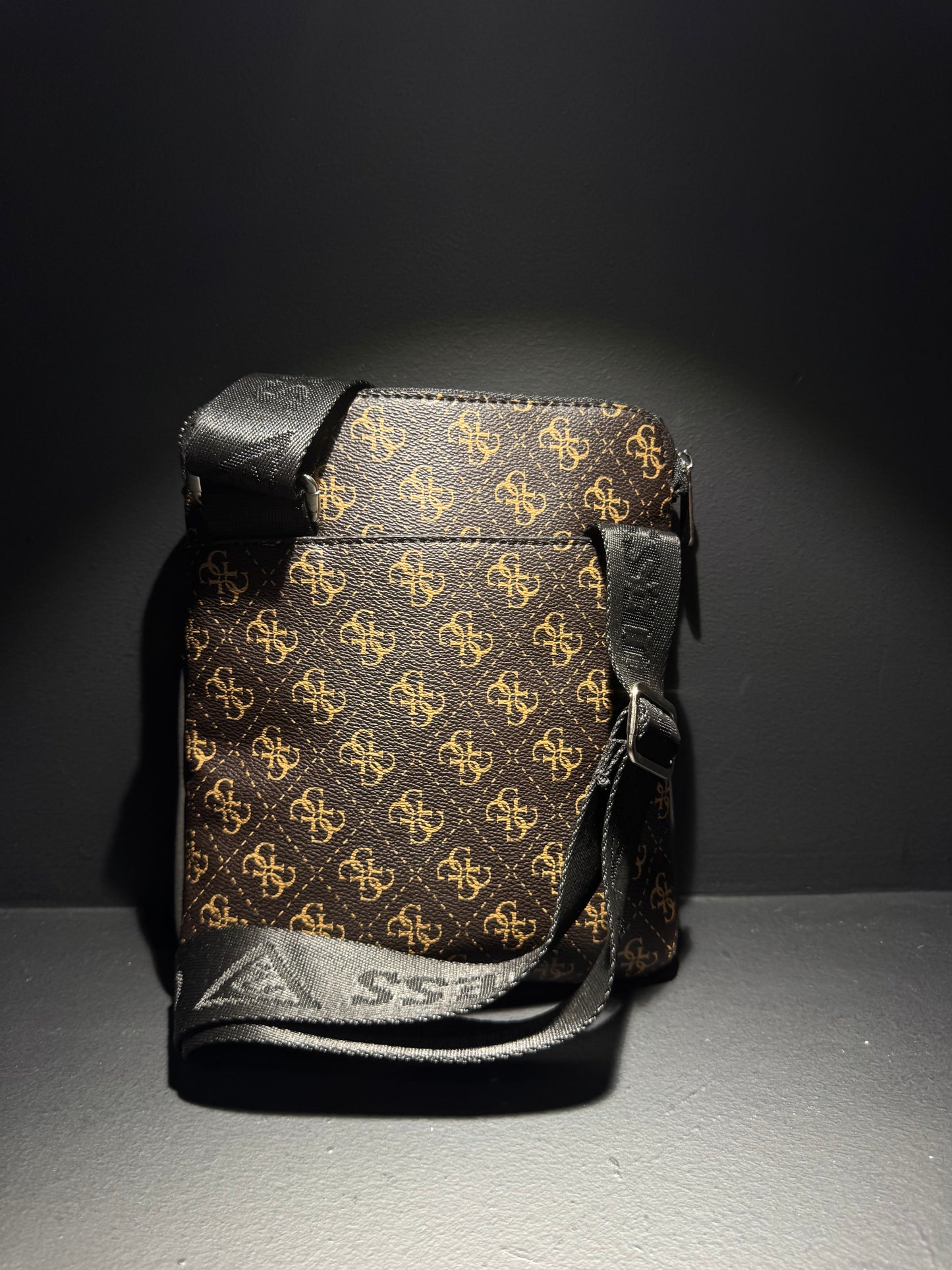 Guess 4G Bag Brown / Τσαντάκι Καφέ