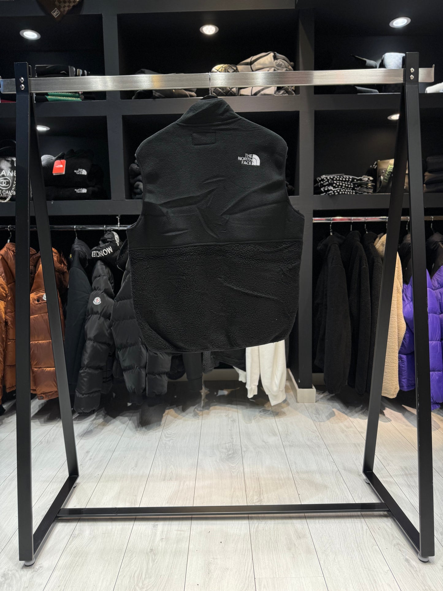 The North Face Γούνινο αμάνικο Jacket Μαύρο