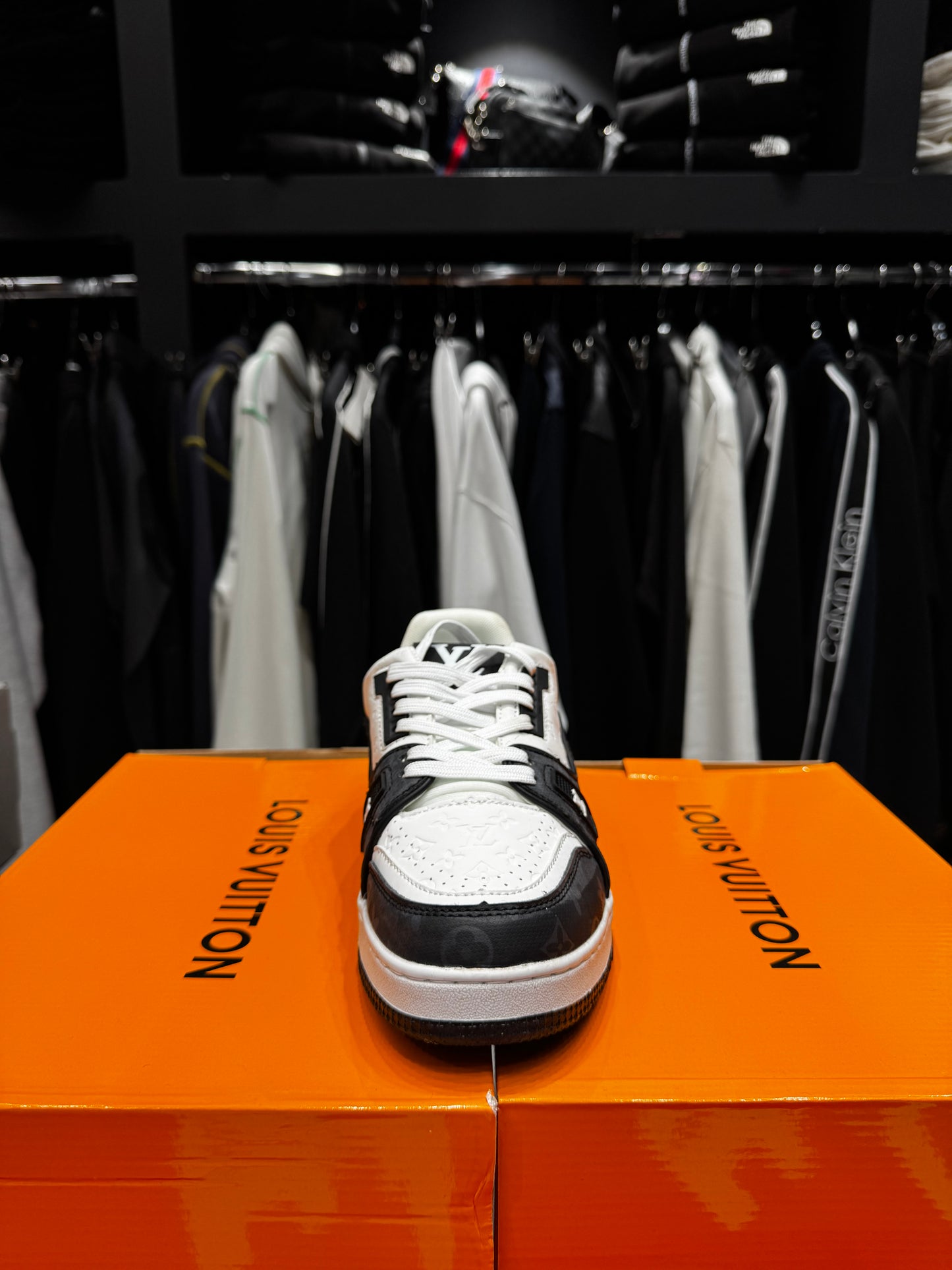 Louis Vuitton Sneakers Black/White