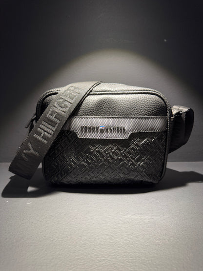 Tommy Hilfiger Big Messenger Bag Black Τσάντακι Μαύρο